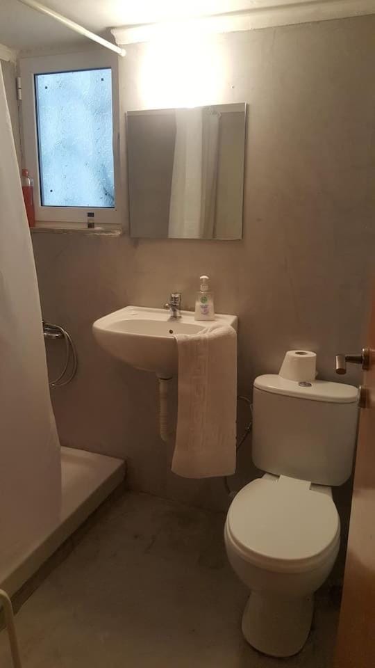 Apartment by Sepolia Metro-Ησυχη γκαρσονιερα κοντα στο Μετρό Apartment in Athens