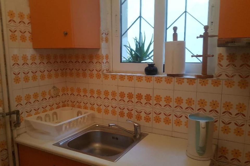 Apartment by Sepolia Metro-Ησυχη γκαρσονιερα κοντα στο Μετρό Apartment in Athens