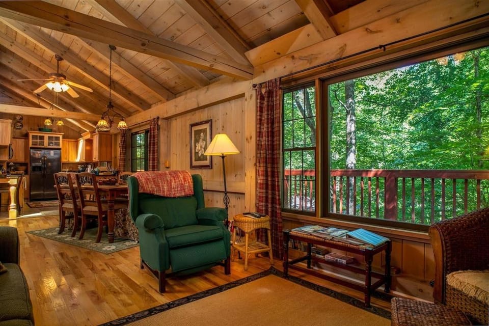 Grey Haven Cabin · Grey Haven Cabin in Connestee Falls Cabin in Tennessee