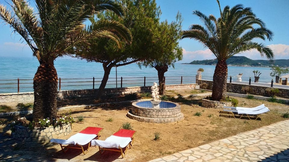 Sea Whispers Beach House House in Katastari