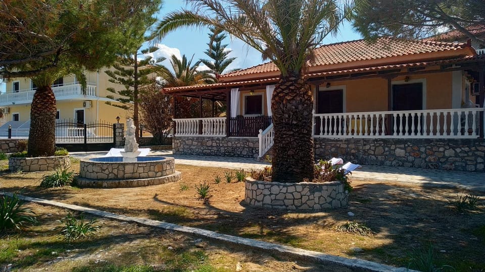 Sea Whispers Beach House House in Katastari