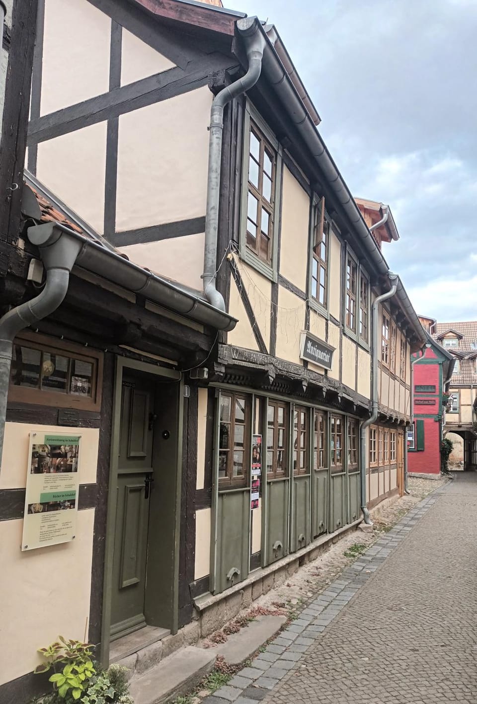 Facade/entrance