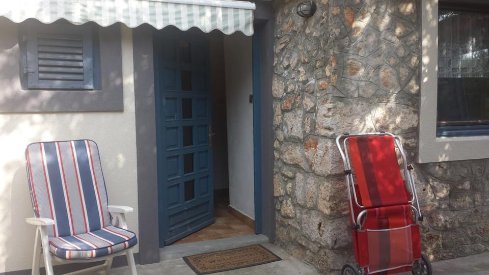 Location, children, Family