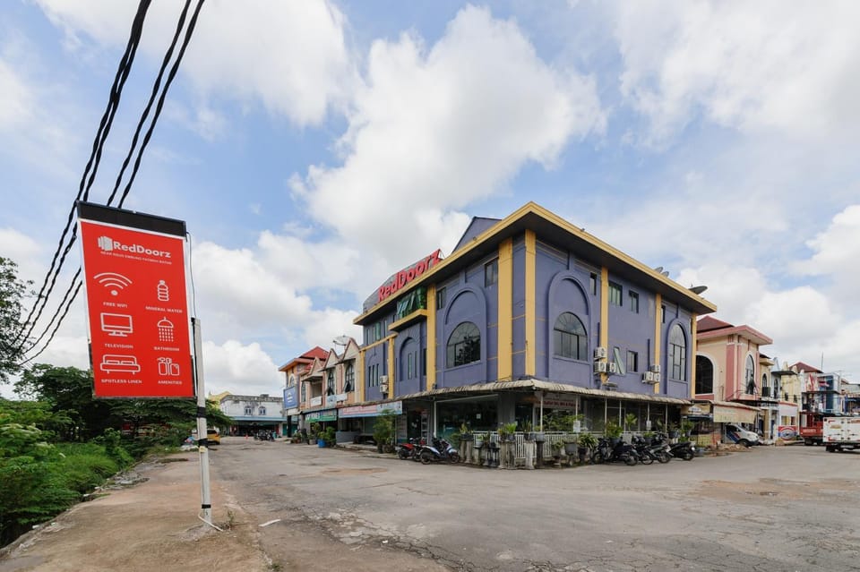 Facade/entrance