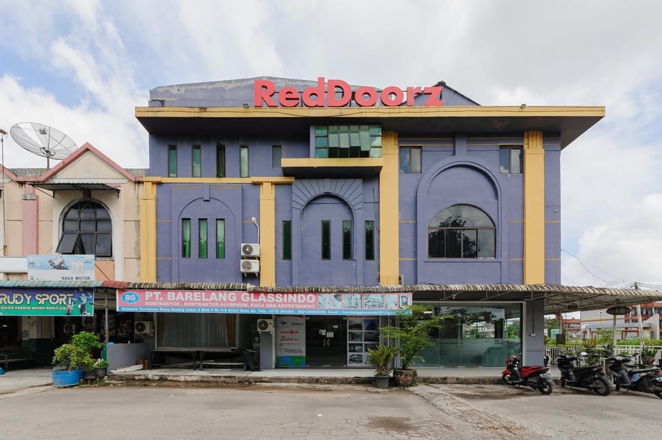 Facade/entrance
