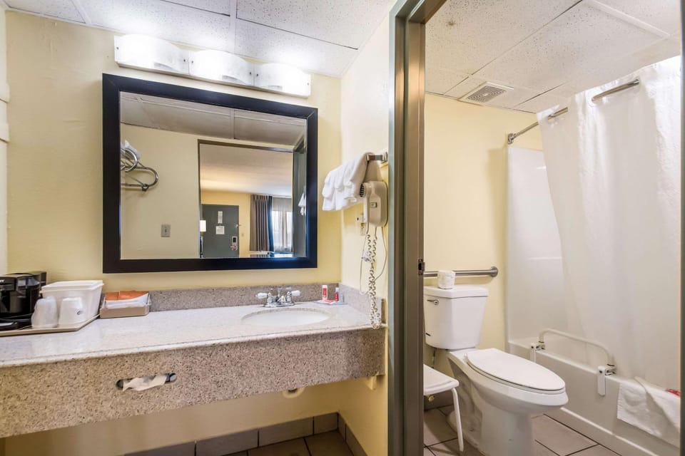 Bathroom, Photo of the whole room, On site