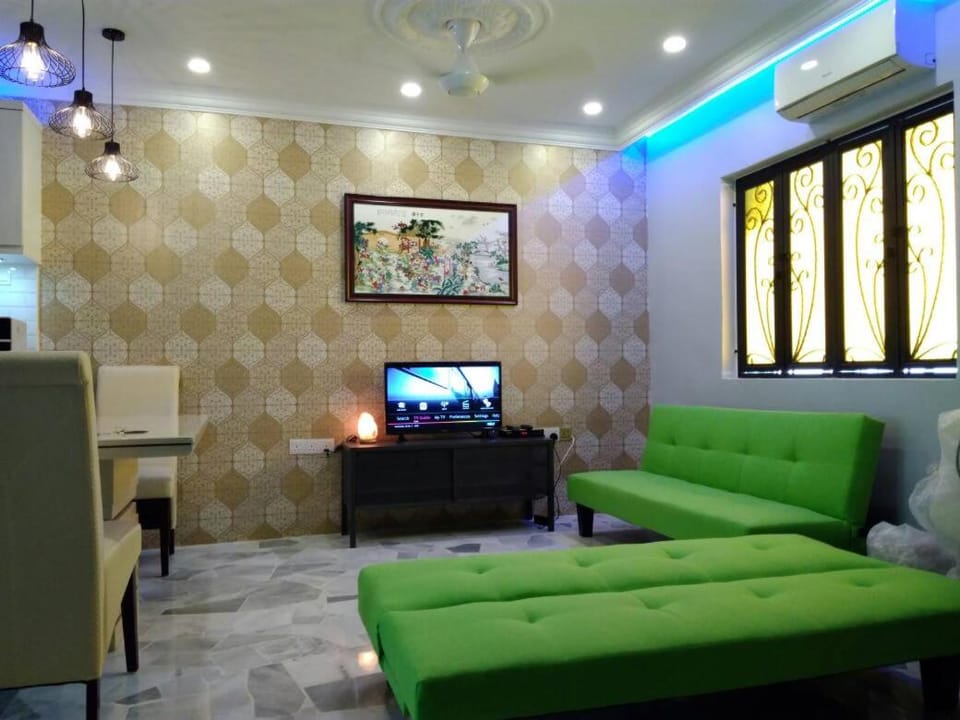 Fastbook Majestic Home 10pax Apartment in George Town