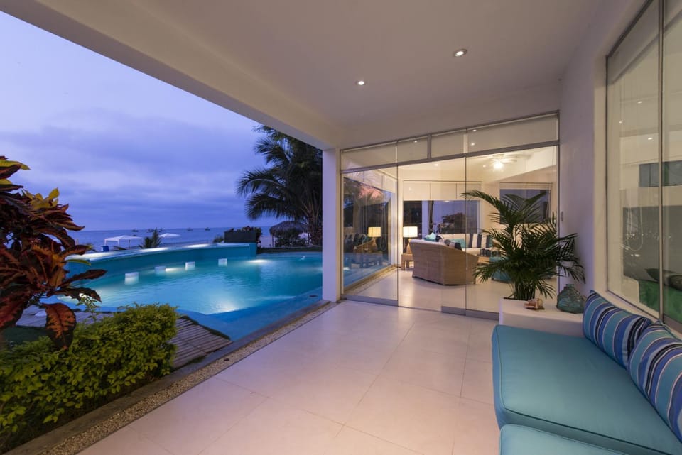 Garden, Seating area, Pool view