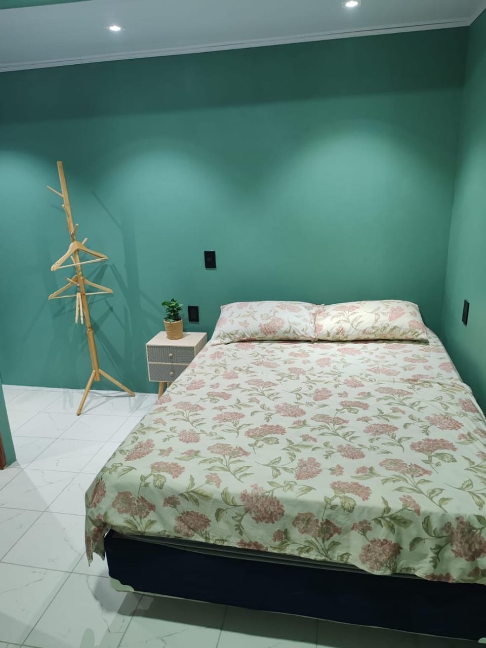 The Jungle Container Bed and Breakfast in Quepos