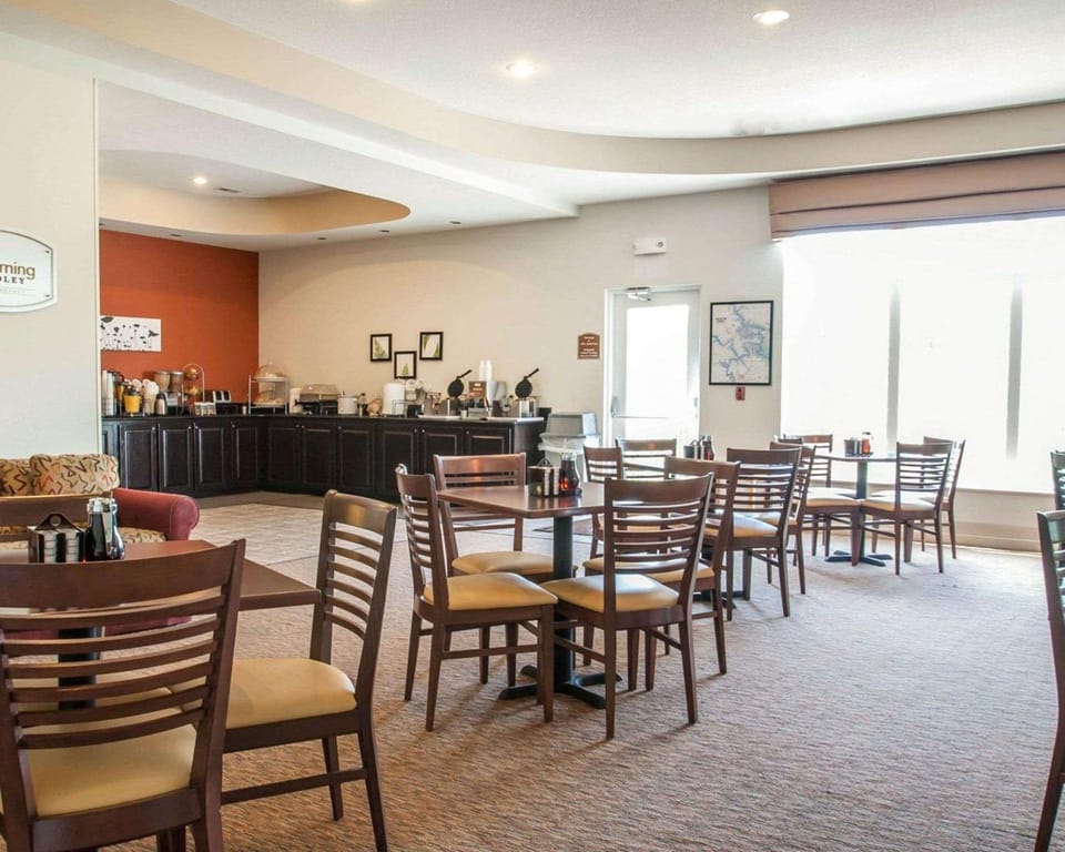 Restaurant/places to eat, Dining area, On site, Breakfast
