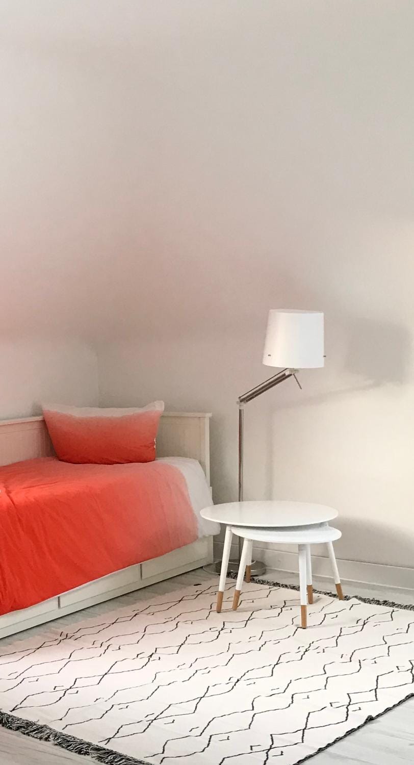 Bed, Living room