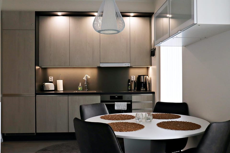 Dining area, kitchen
