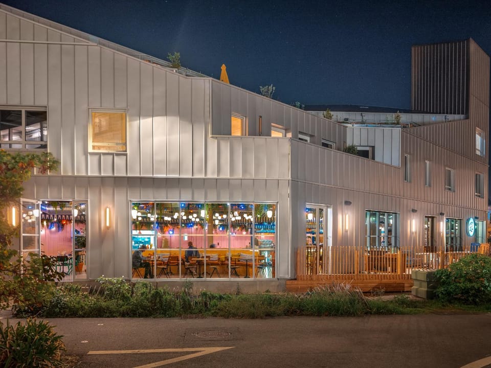 Property building, Restaurant/places to eat