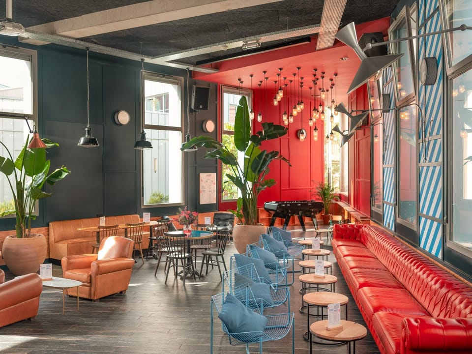 Restaurant/places to eat, Seating area