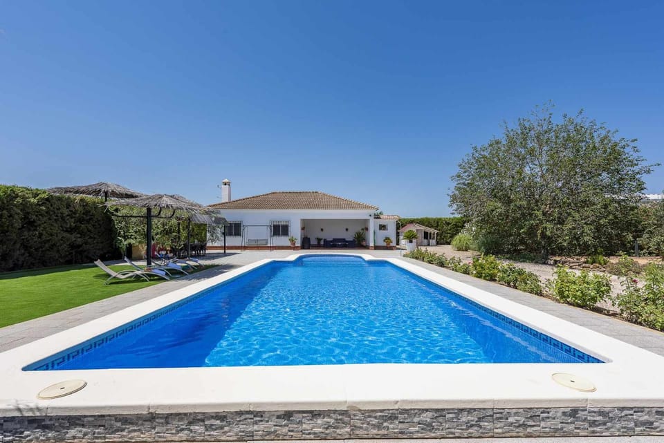 Property building, BBQ facilities, Garden, Solarium, Balcony/Terrace, Garden view, Pool view, Swimming pool