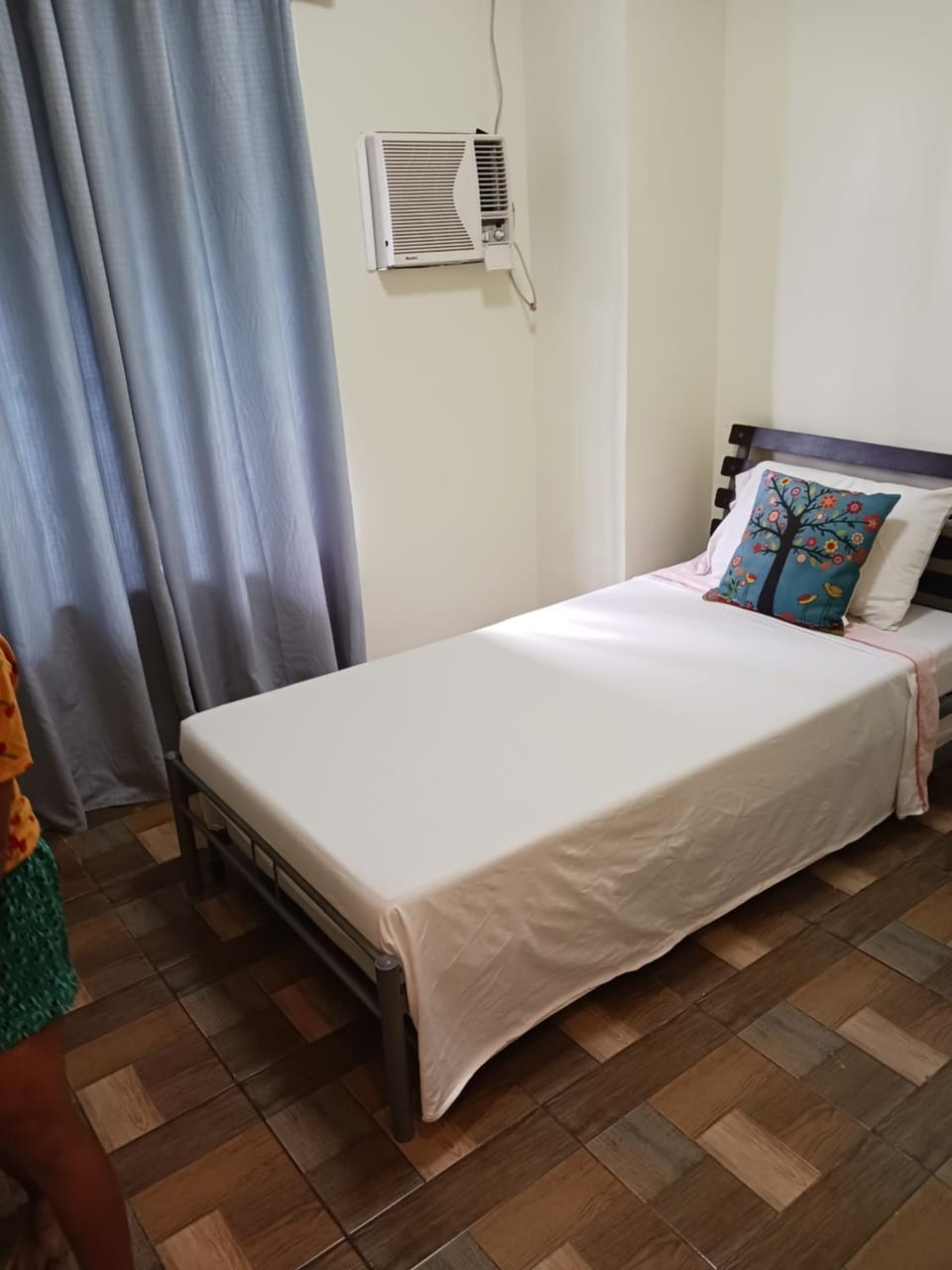 Photo of the whole room, Bedroom, air conditioner