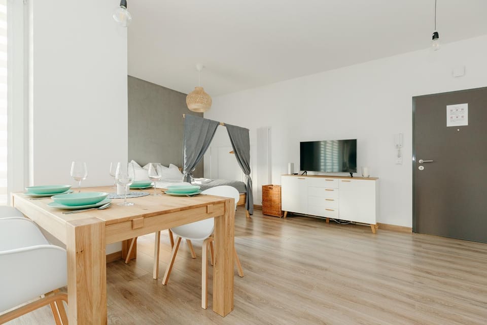 TV and multimedia, Dining area, Bedroom