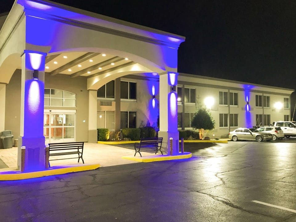 Property building, Facade/entrance, Night