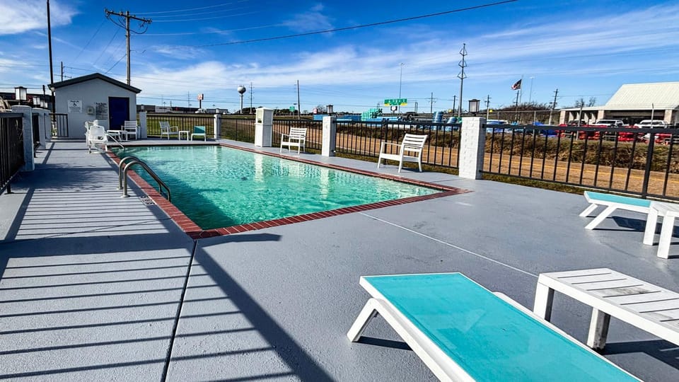 Swimming pool