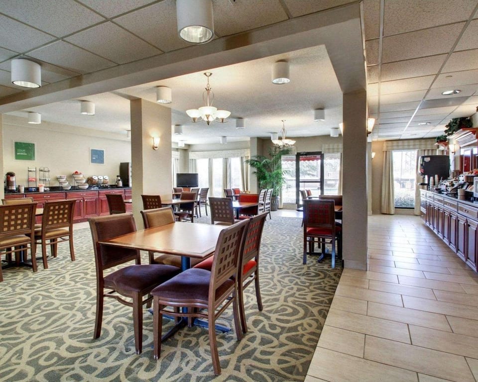 Restaurant/places to eat, Dining area, On site, Breakfast