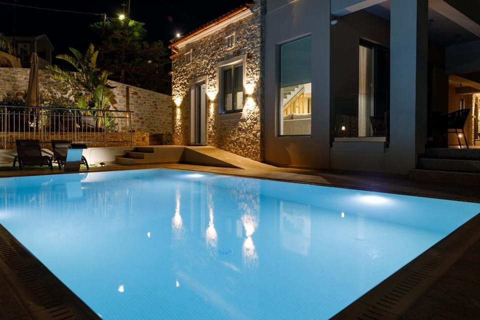 Property building, Swimming pool, Swimming pool