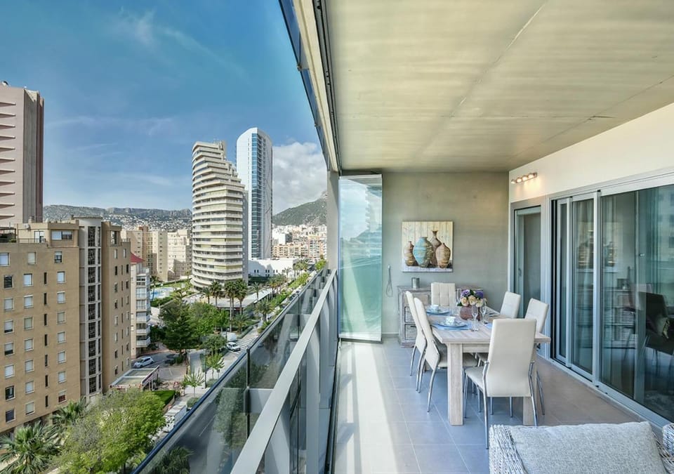 Balcony/Terrace, City view, Mountain view, Quiet street view