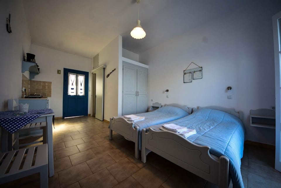 Kitchen or kitchenette, Bedroom