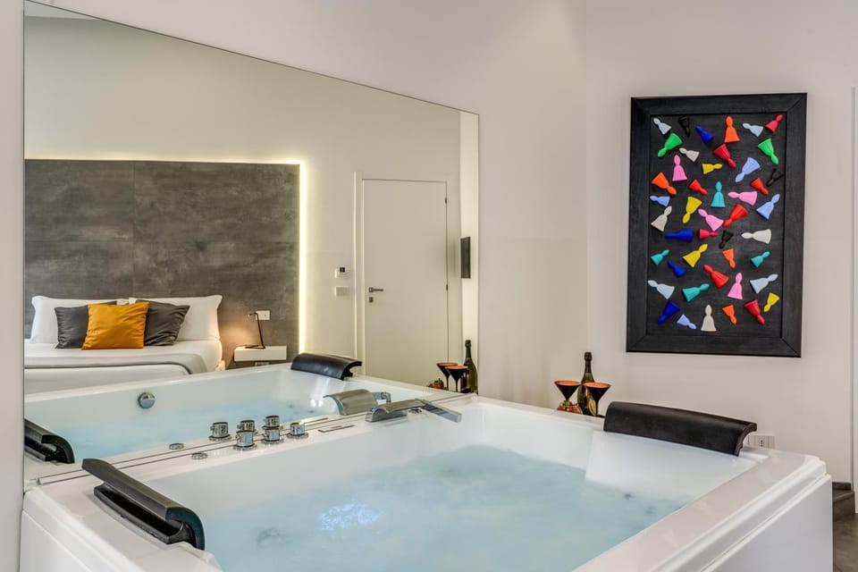 Hot Tub, Photo of the whole room, Bath