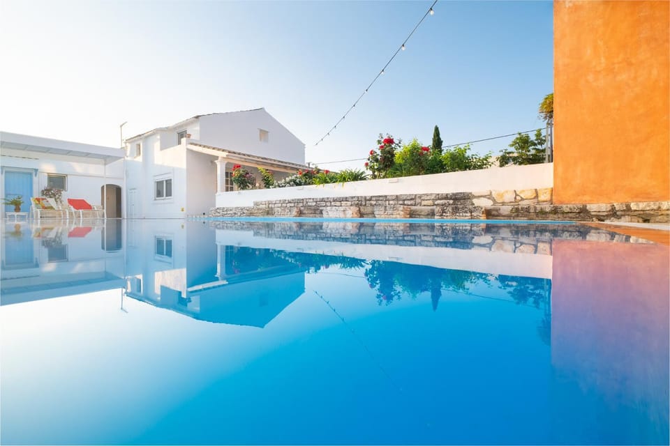 Property building, Day, Pool view, Swimming pool, sunbed