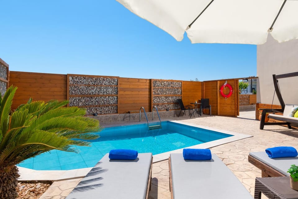 Balcony/Terrace, Pool view, Swimming pool, Swimming pool