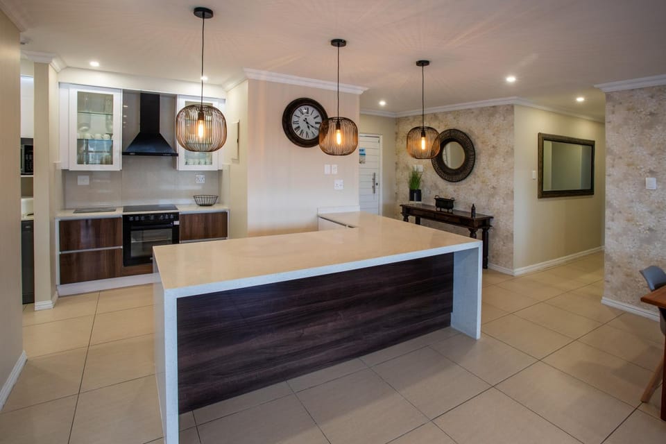 Facade/entrance, kitchen