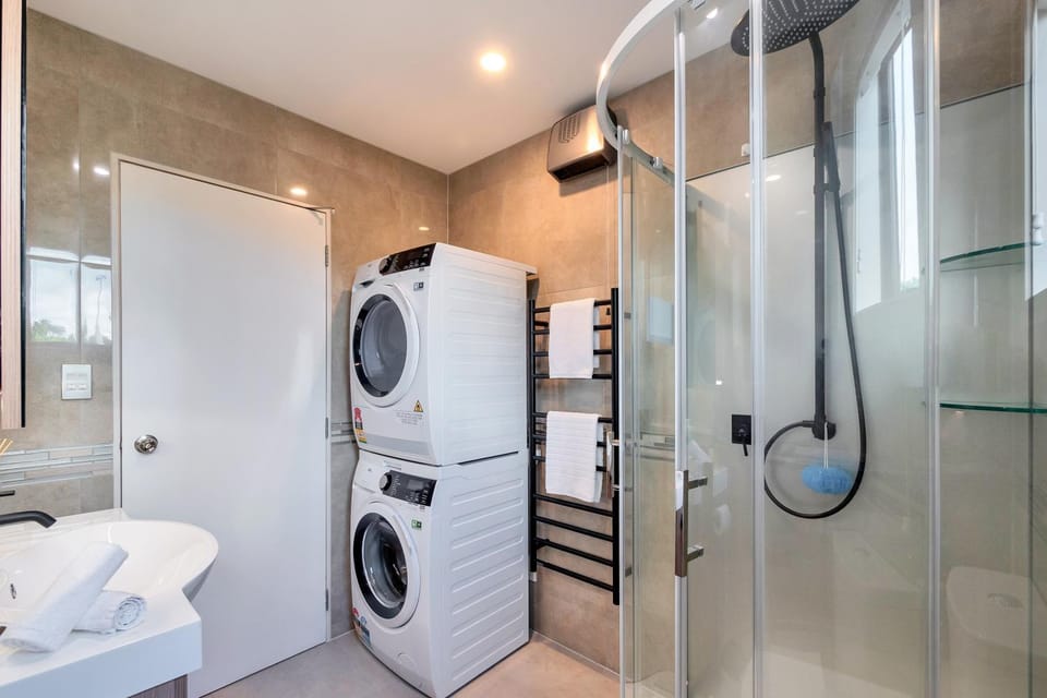 Shower, Bathroom, Area and facilities