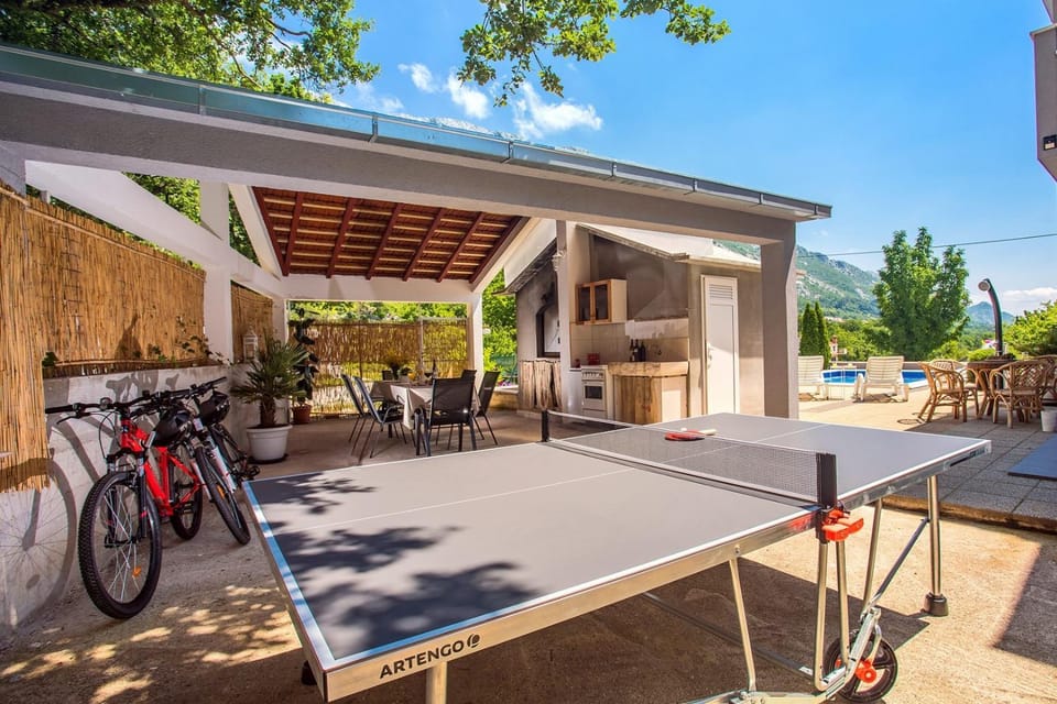 Property building, BBQ facilities, Children play ground, Garden, View (from property/room), Balcony/Terrace, Kitchen or kitchenette, Seating area, Dining area, Cycling, Mountain view, Swimming pool