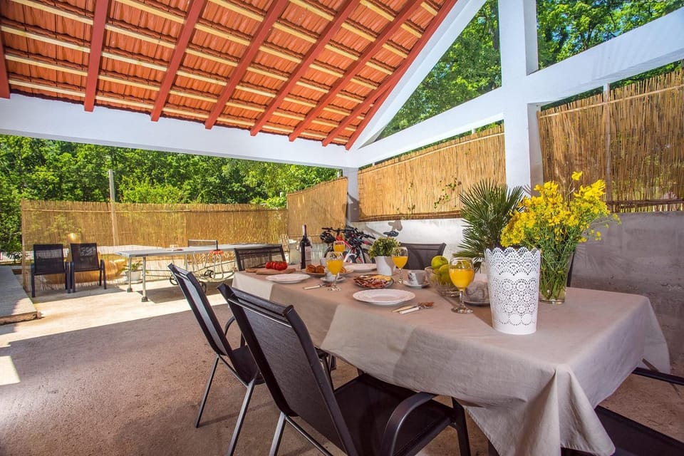 Property building, BBQ facilities, Children play ground, Garden, View (from property/room), Balcony/Terrace, Seating area, Dining area, Cycling, Mountain view, Swimming pool