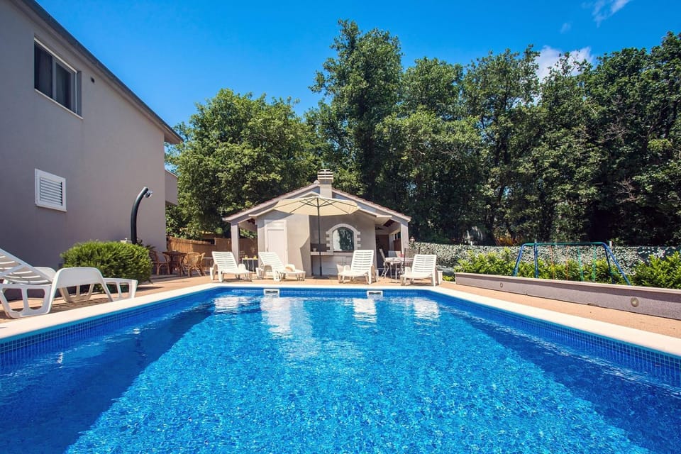 Property building, BBQ facilities, Children play ground, Garden, View (from property/room), Balcony/Terrace, Seating area, Dining area, Cycling, Mountain view, Swimming pool