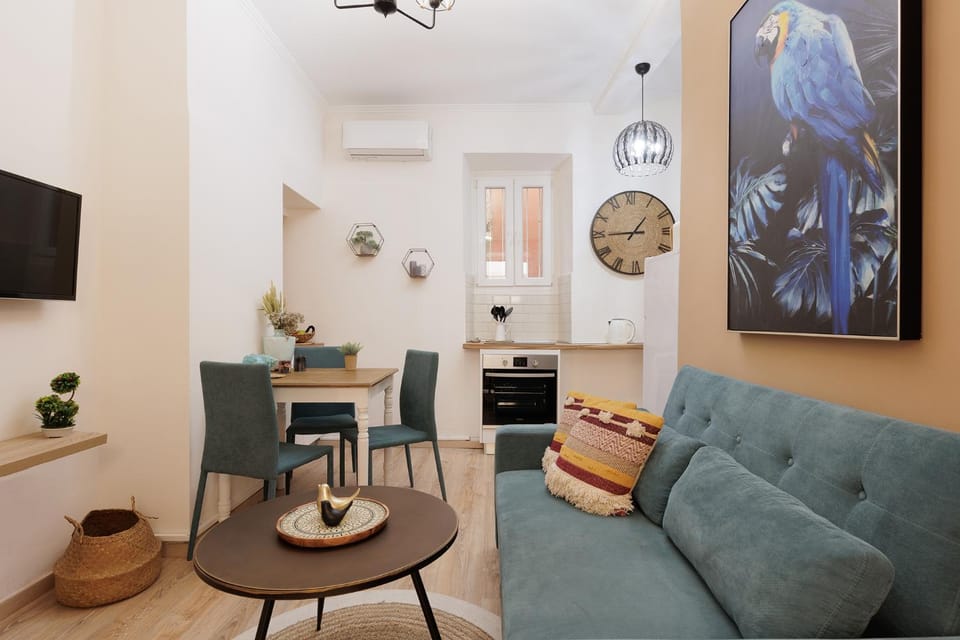 TV and multimedia, Living room, Seating area, Dining area, air conditioner