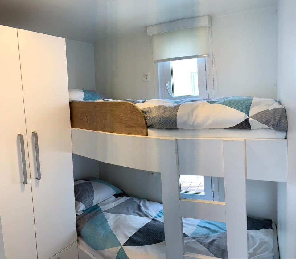 bunk bed