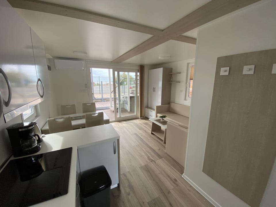Dining area, Communal kitchen