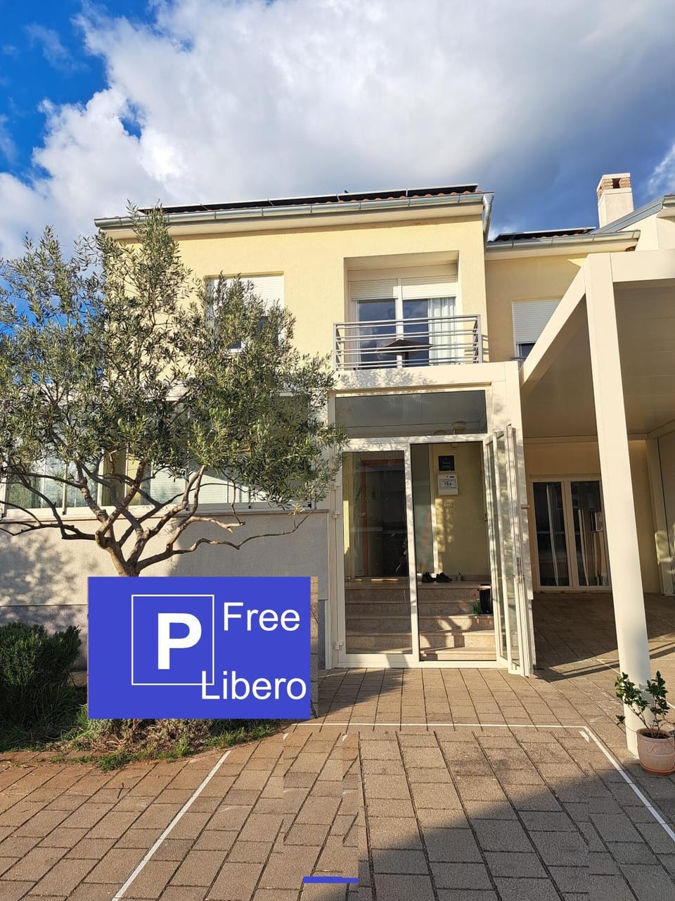 Property building, Facade/entrance, Parking