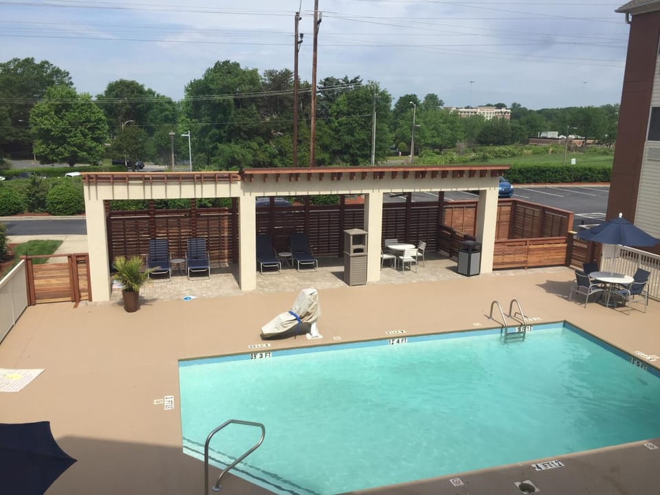 Patio, Pool view, Swimming pool, sunbed