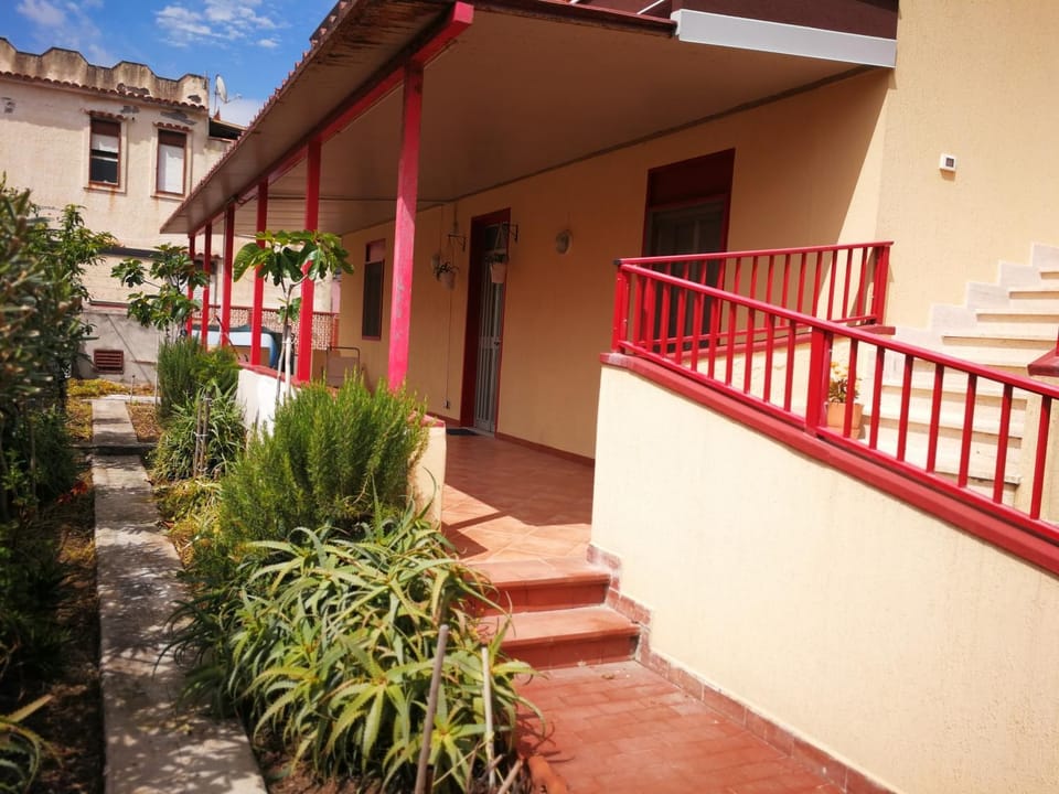 Patio, Facade/entrance, Balcony/Terrace, Garden view
