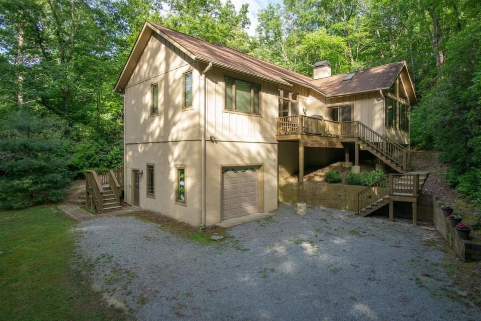 Pine Hill · Pine Hill in Sherwood Forest House in Tennessee