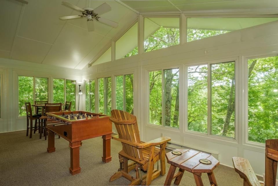 Ticoa Heights · Ticoa Heights , Community Pool, Foosball, King B House in Tennessee