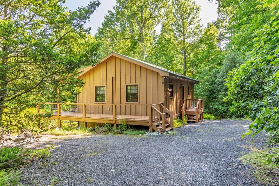 Mai`s Rock Cabin with view · Mai`s Rock Cabin with view Cabin in Tennessee