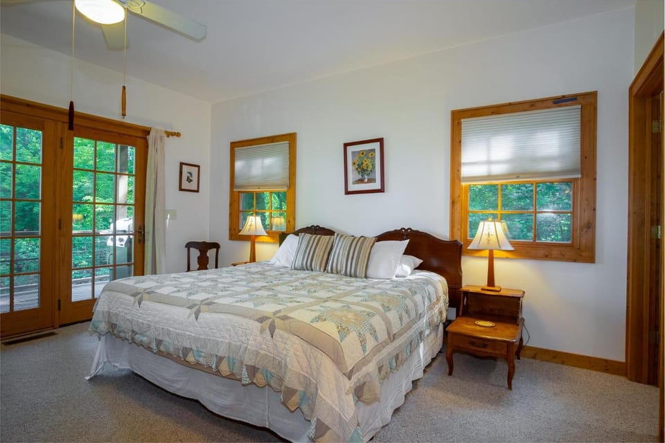 Mai`s Rock Cabin with view · Mai`s Rock Cabin with view Cabin in Tennessee