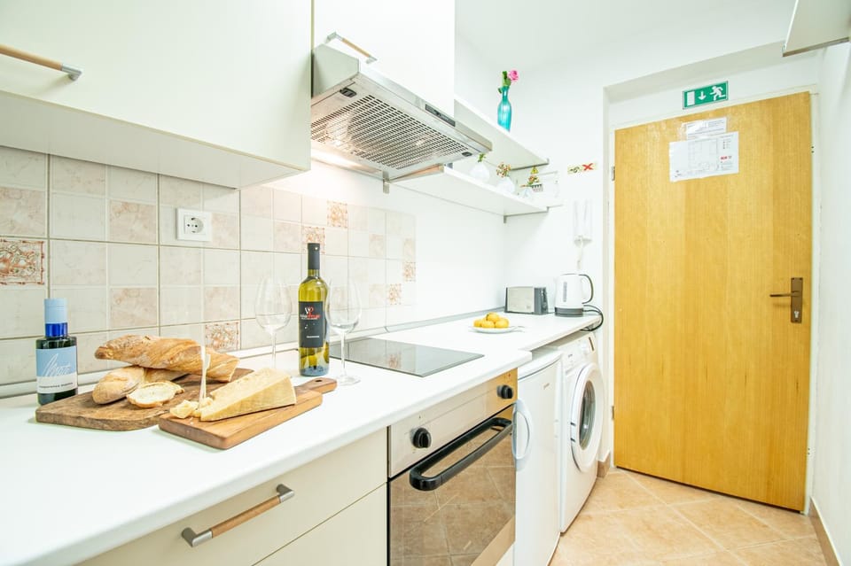 Facade/entrance, Kitchen or kitchenette, oven, stove, toaster, washing machine, kitchen