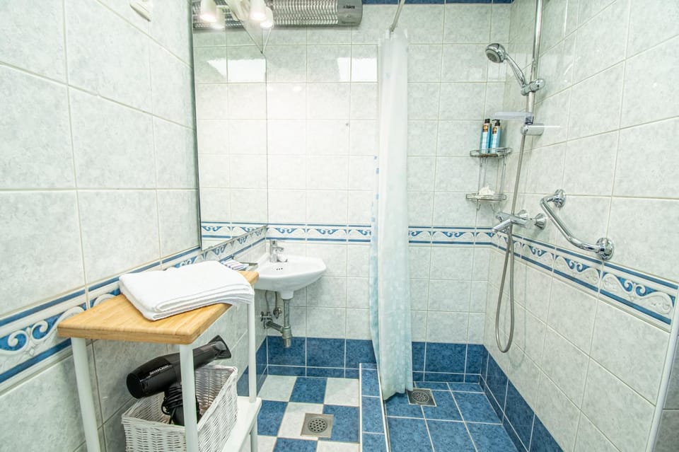 Shower, Bathroom, heating