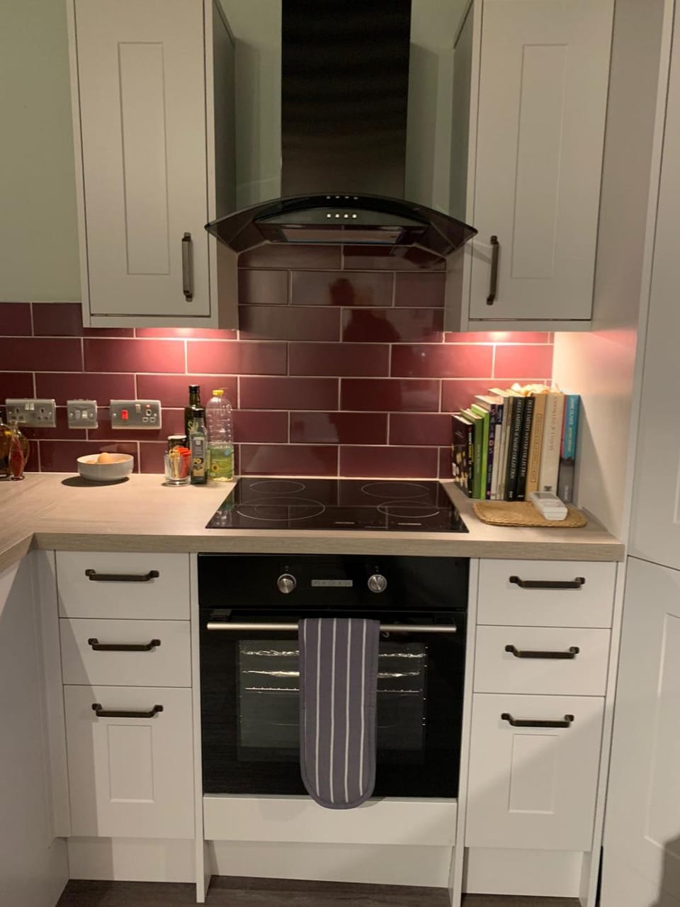 Kitchen or kitchenette, pet friendly, stove