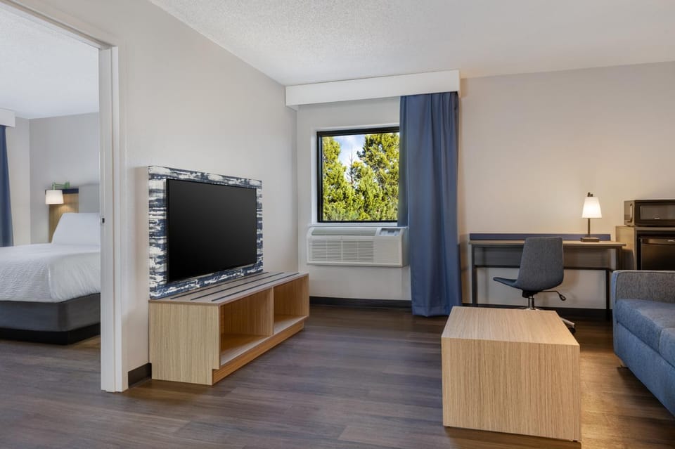 Lake Norman Inn and Suites Hotel in Cornelius
