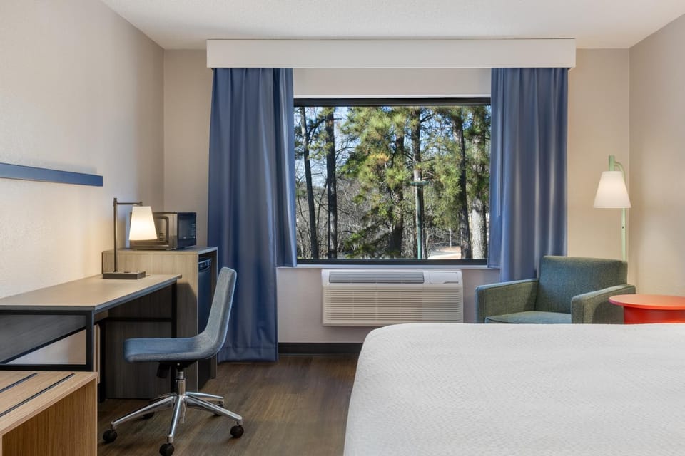 Lake Norman Inn and Suites Hotel in Cornelius